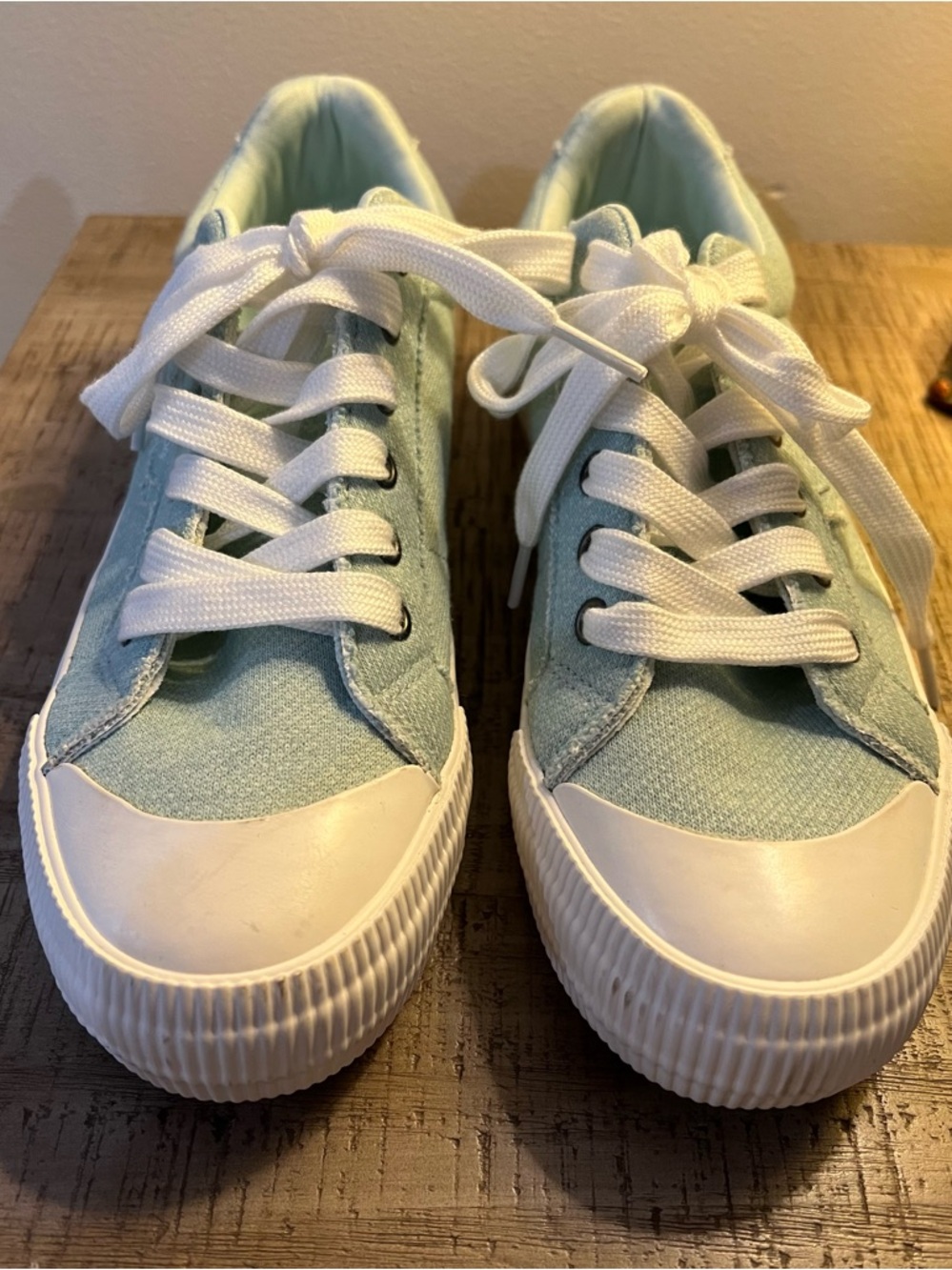 Rocket Dog Mint Green Canvas Low-Top Sneakers with White Trim women’s size 9